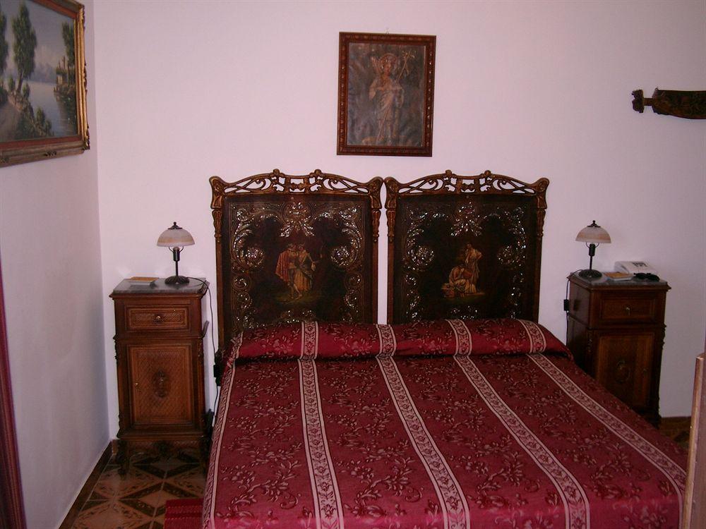 Hotel La Riva Giardini Naxos Ngoại thất bức ảnh
