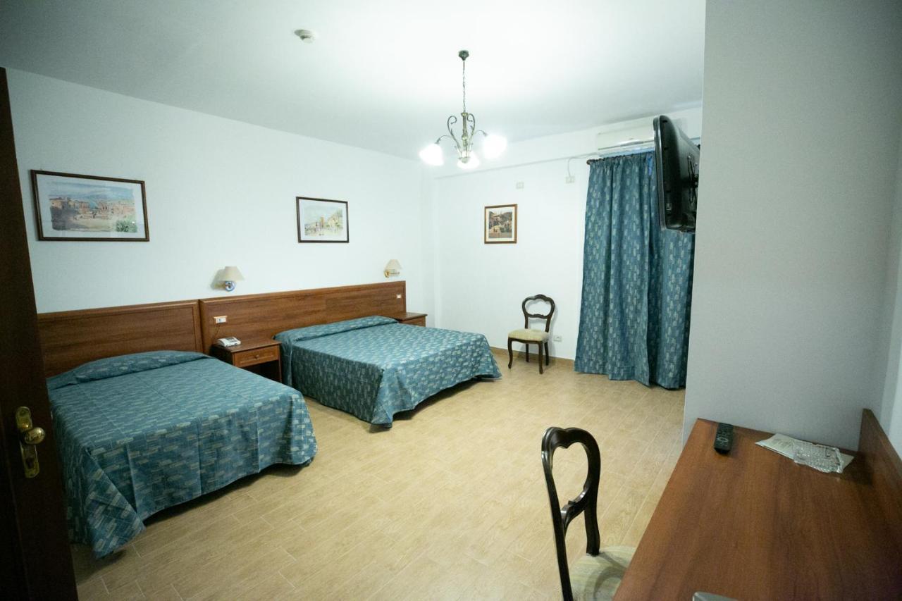 Hotel La Riva Giardini Naxos Ngoại thất bức ảnh