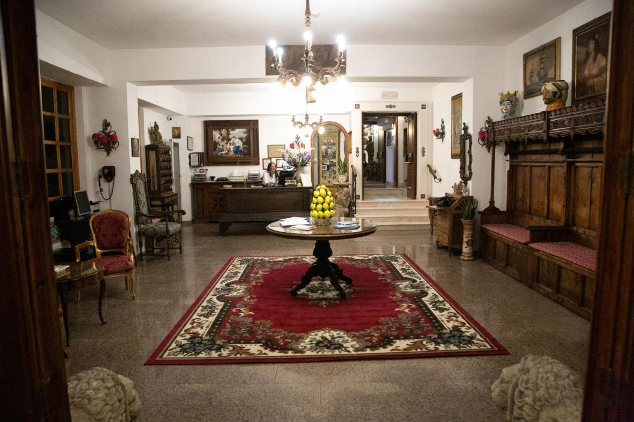 Hotel La Riva Giardini Naxos Ngoại thất bức ảnh