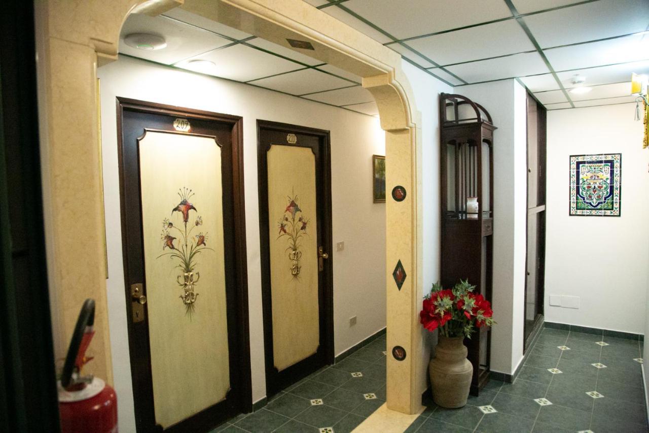 Hotel La Riva Giardini Naxos Ngoại thất bức ảnh