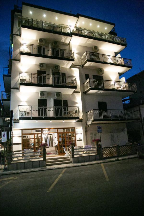 Hotel La Riva Giardini Naxos Ngoại thất bức ảnh