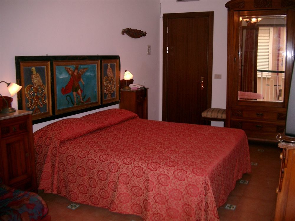 Hotel La Riva Giardini Naxos Ngoại thất bức ảnh