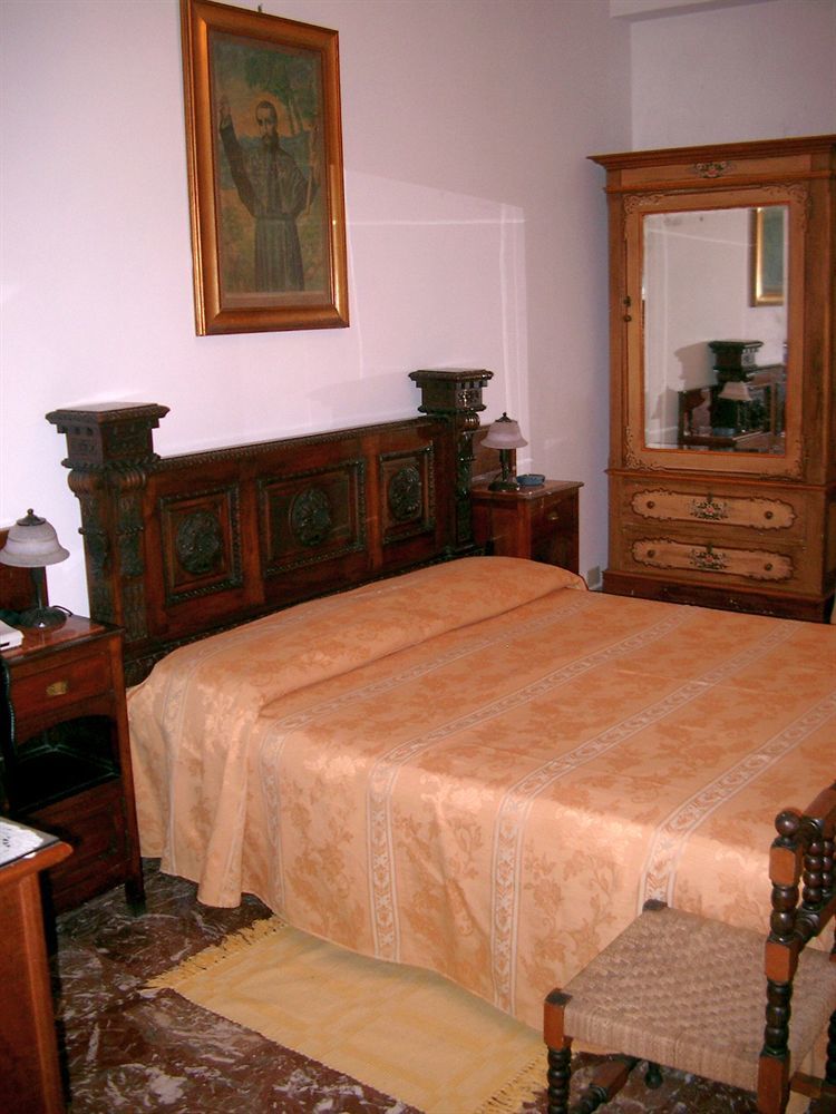 Hotel La Riva Giardini Naxos Ngoại thất bức ảnh