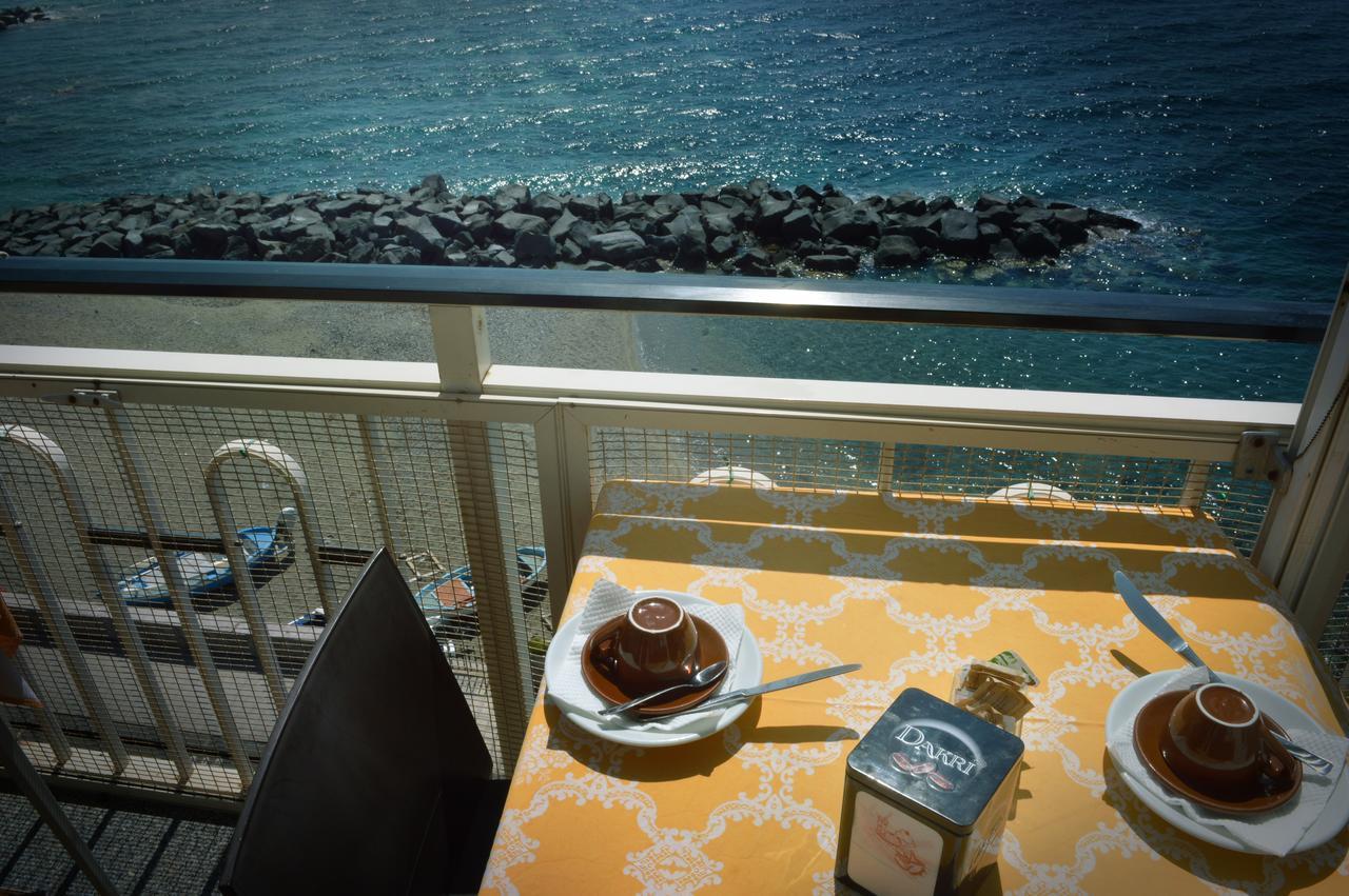 Hotel La Riva Giardini Naxos Ngoại thất bức ảnh