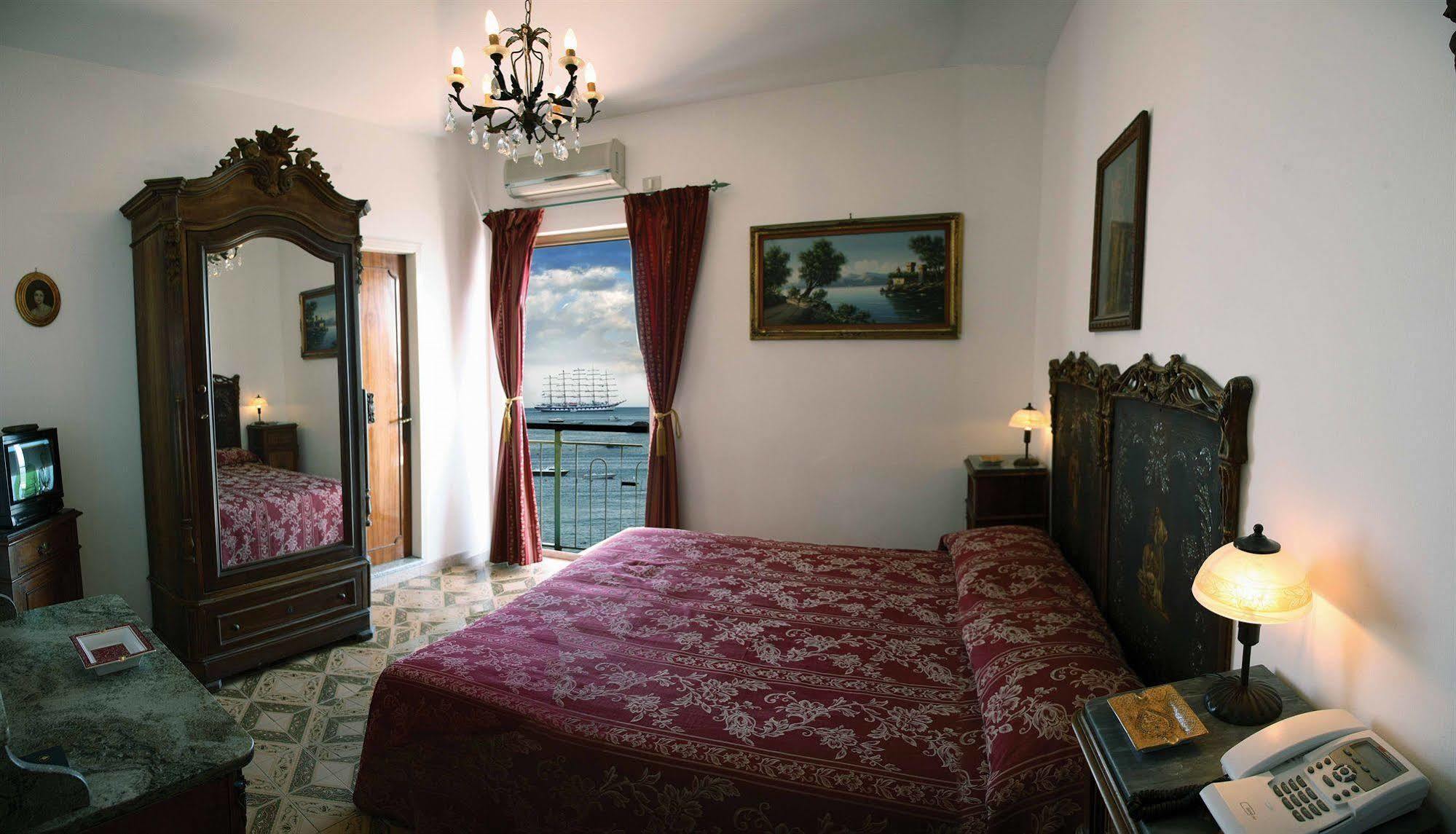 Hotel La Riva Giardini Naxos Ngoại thất bức ảnh