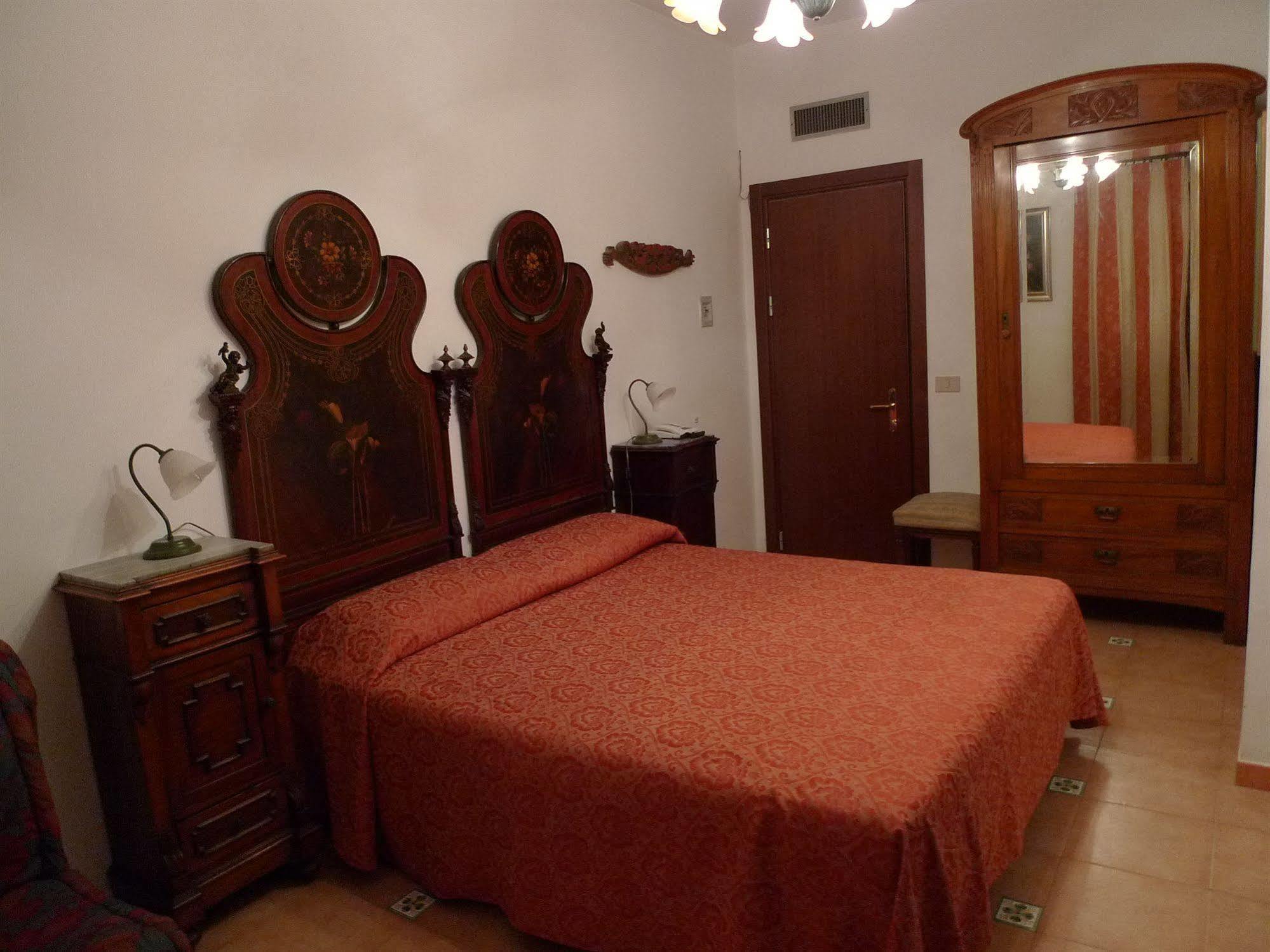 Hotel La Riva Giardini Naxos Ngoại thất bức ảnh