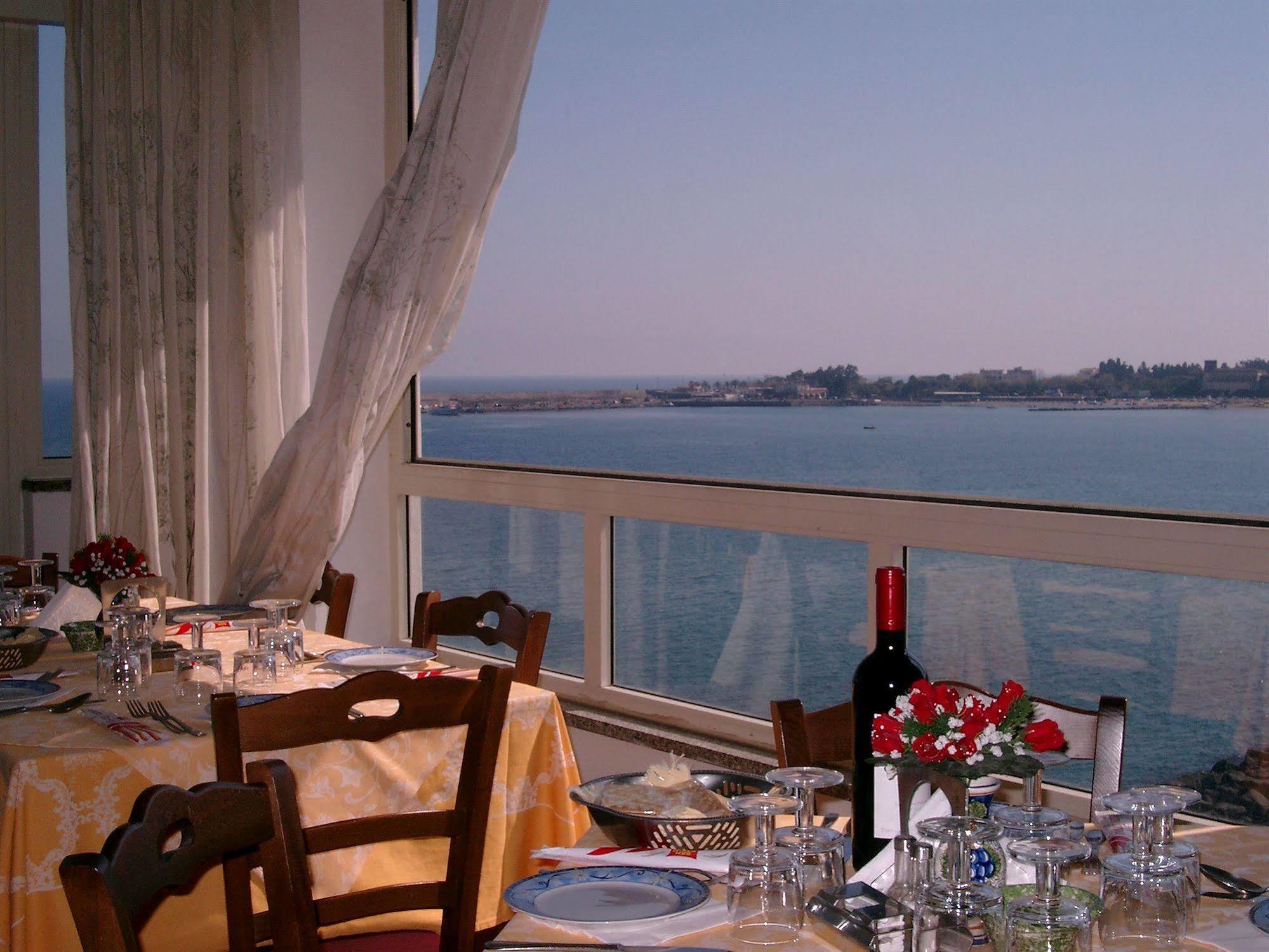 Hotel La Riva Giardini Naxos Ngoại thất bức ảnh