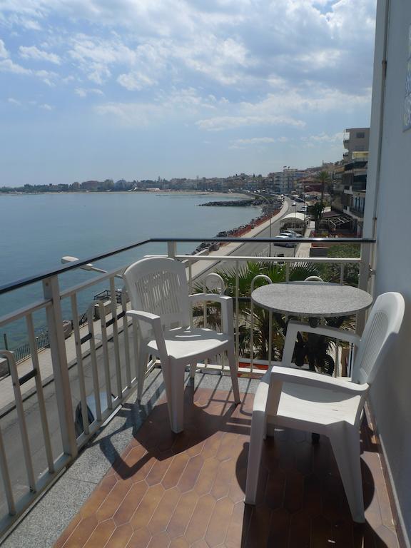 Hotel La Riva Giardini Naxos Ngoại thất bức ảnh