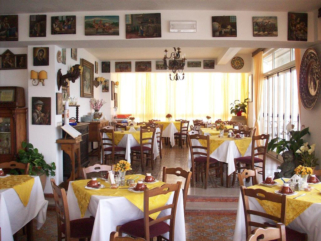 Hotel La Riva Giardini Naxos Ngoại thất bức ảnh