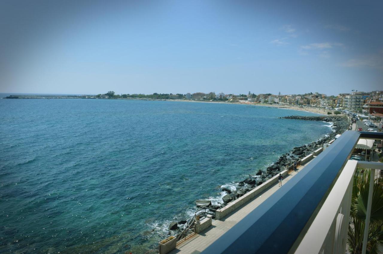 Hotel La Riva Giardini Naxos Ngoại thất bức ảnh