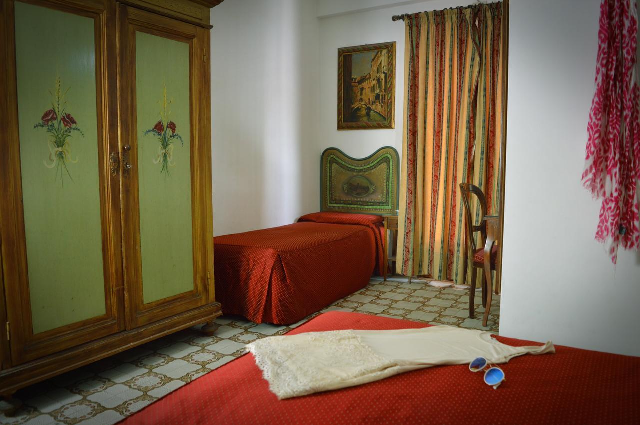 Hotel La Riva Giardini Naxos Ngoại thất bức ảnh